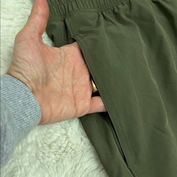 Abercrombie & Fitch YPB Motiontek Jogger Olive - Picture 7 of 10